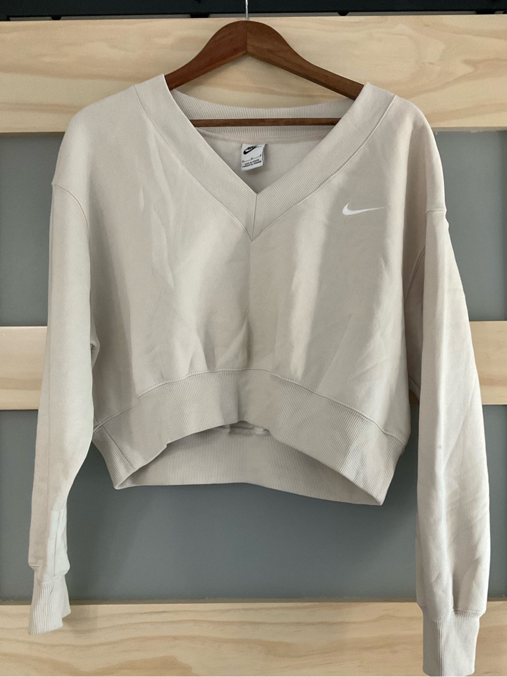 Nike Sportswear Cropped V Neck Fleece Sweatshirt Medium Cream Swoosh